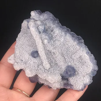 Чист натурален синкаво-лилави кристали флуорит проба минерал рейки лечебната медитация