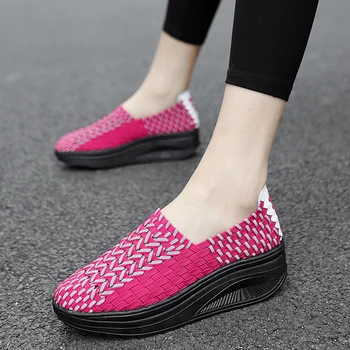 2021 г. модни дамски обувки лятна вязаная обувки цветни обувки на плоска подметка дишаща ежедневни обувки лоферы удобни обувки за мама