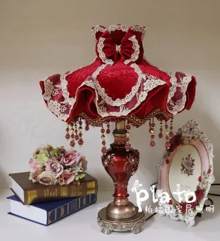 Европейската настолна лампа нощна лампа за спални червена топло Принцеса пасторальное дантела креативен модерен сватбен подарък
